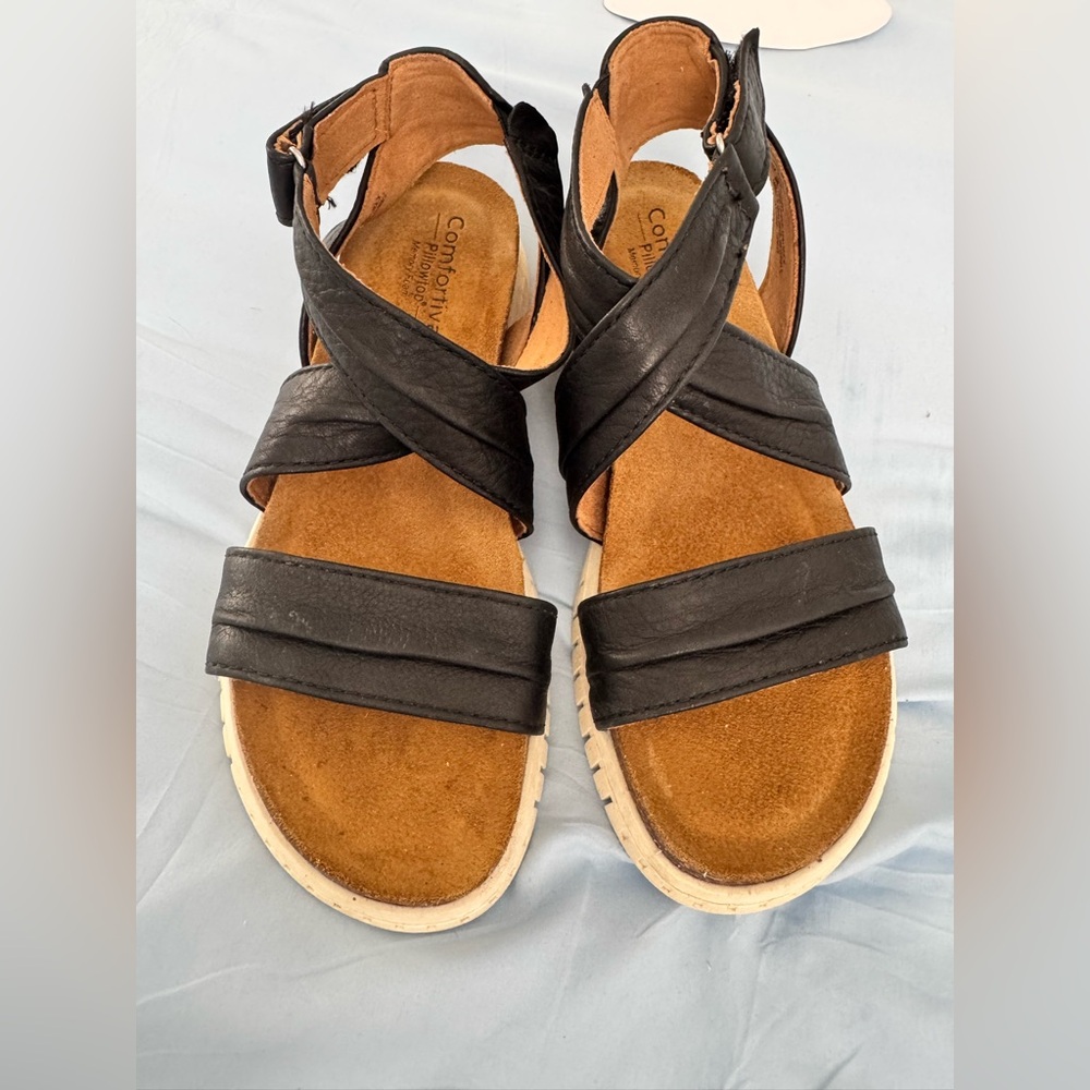 Comfortiva Sandals in black.  Size 7 1/2.